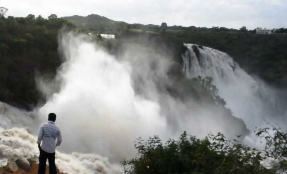 Weekend drive to the magnificient Shivanasamudra Falls - Voyager Travel Blog