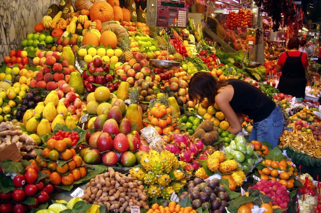 Fruit Stall - 6 Survival secrets of a Vegetarian Traveler