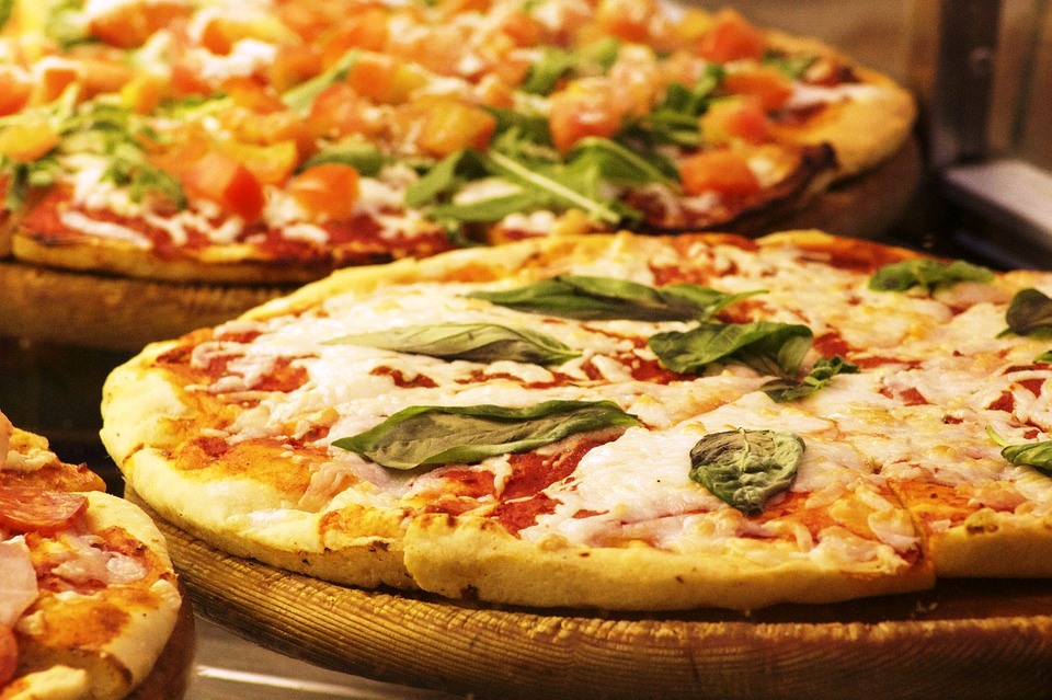 Pizza - 6 Survival secrets of a Vegetarian Traveler