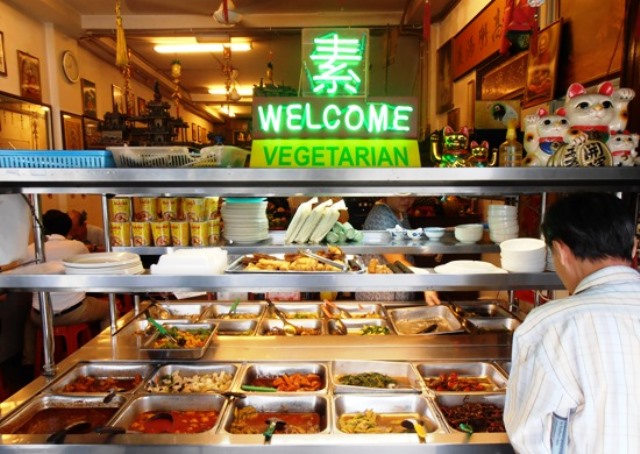 Restaurant - 6 Survival secrets of a Vegetarian Traveler