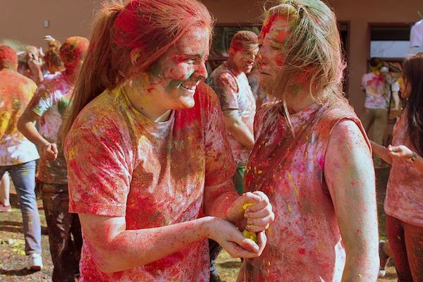 Tips For What To Wear And What Not To Wear This Holi Festival