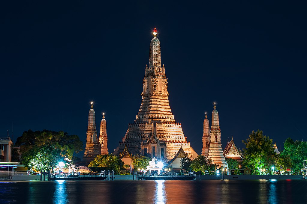 Things To Do In Bangkok With Family - Wat Arun Temple