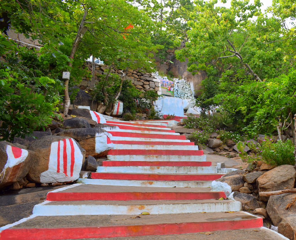 Anegundi Village – Steps to Vali's Fort - Anegundi Fort Hampi