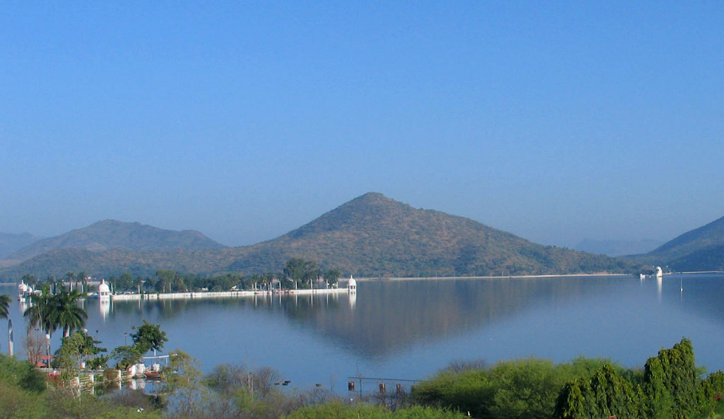 Udaipur Travel Guide - Lakes of Udaipur - Fatehsagar Lake