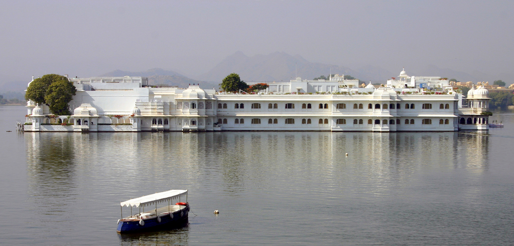 Udaipur Travel Guide - Top Places To Visit In Udaipur - Udaipur Lake Palace