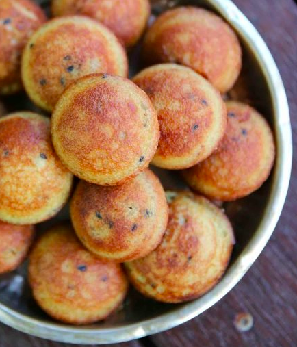 Best Onam Recipes - Kerala Onam Sadya Recipes - Unniyappam / Banana Appams 