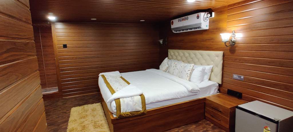 Stay on White Pearl Cruise, Gokarna