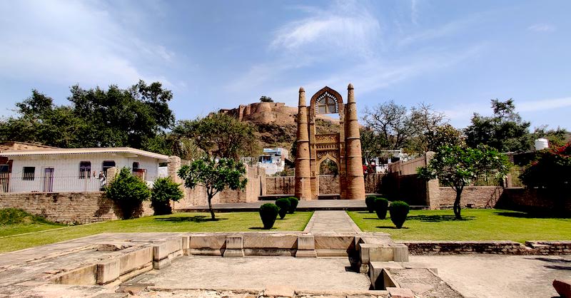 Badal Mahal Gate Chanderi