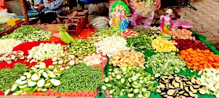 Cut vegeatables sold near Swaminnarayan Temple