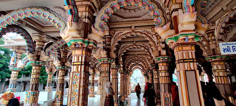 Beautiful pillars of Swaminarayan Temple