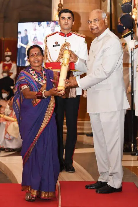 President Kovind presents Padma Shri to Smt. Durga Bai Vyam