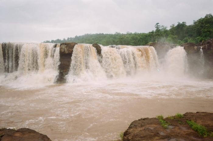 Places to Visit In India In August - Saputara Gira Water Fall