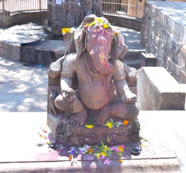 Ganesh idol near Matangeshwar Mandir