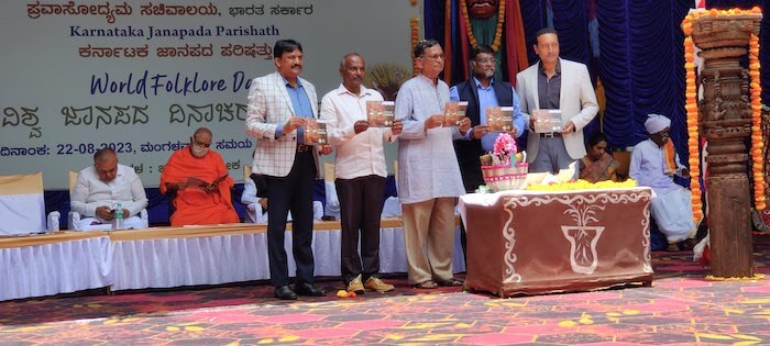 Release of information booklet by Shri Mohamed Farouk, Director, Ministry of Tourism Government of India Bengaluru office