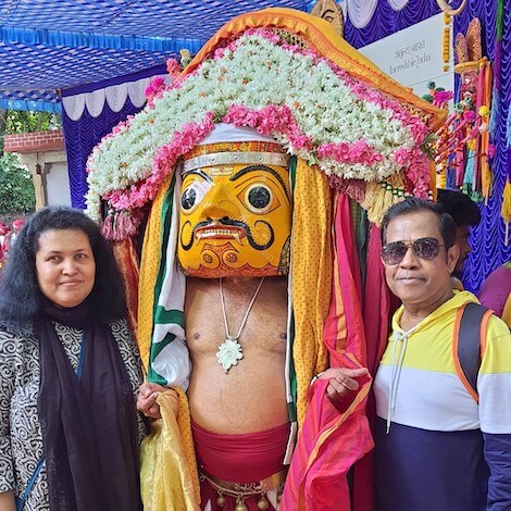 With a Somana Kunitha Artiste