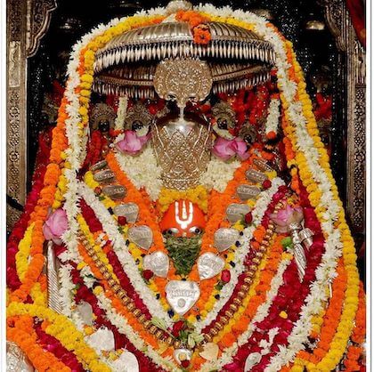 Hanumangarhi - Places To Visit In Ayodhya