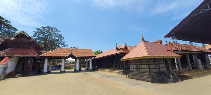 Inside Ernakulam Shiva Temple - Simple But Divine Architecture