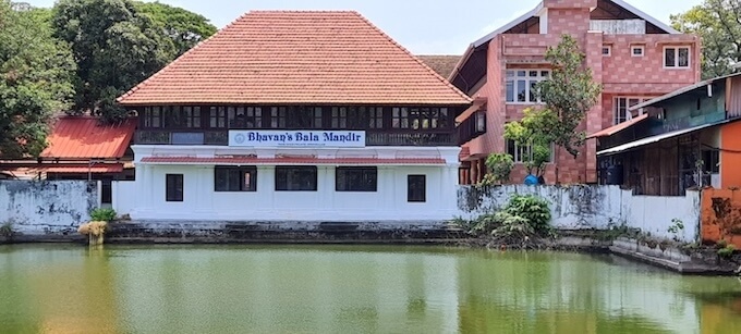 Ernakulam Shiva Temple - Legend of Devalan And Rishinagakulam