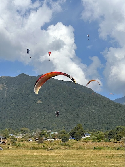 Thrilling Paragliding In Bir Billing - Himalayan Skies Bir Billing Temperature