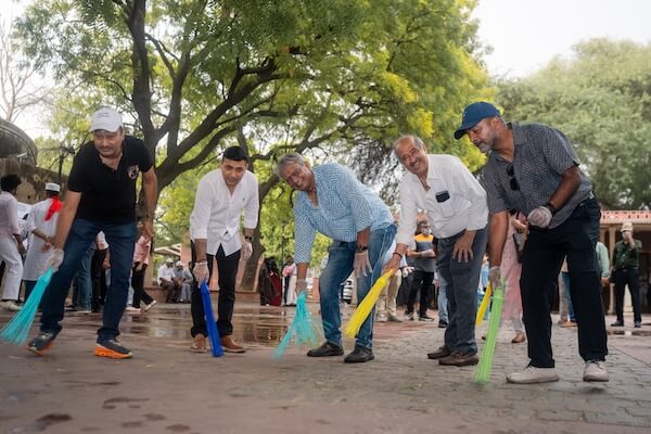 IATO's Inspiring Swachh Paryatan Abhiyaan At Qutub Minar Preserving Heritage Through Swachh Paryatan Abhiyaan
