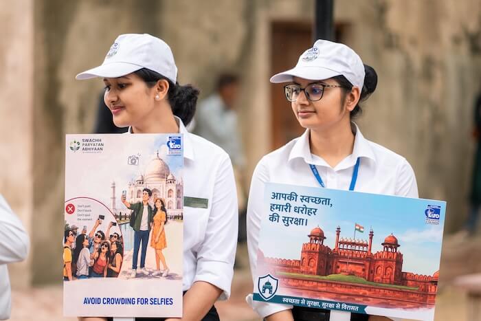 IATO's Inspiring Swachh Paryatan Abhiyaan At Qutub Minar Swachh Paryatan Abhiyaan - Collective Commitment To Cleaner Tourist Destinations
