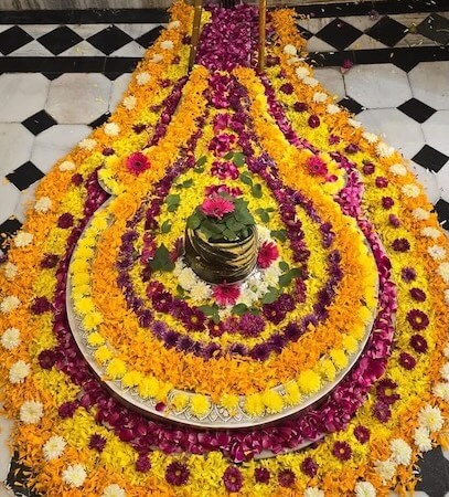 Babulnath Mandir Mumbai: Incredible 800-Year-Old Temple Babulnath Mandir Mumbai